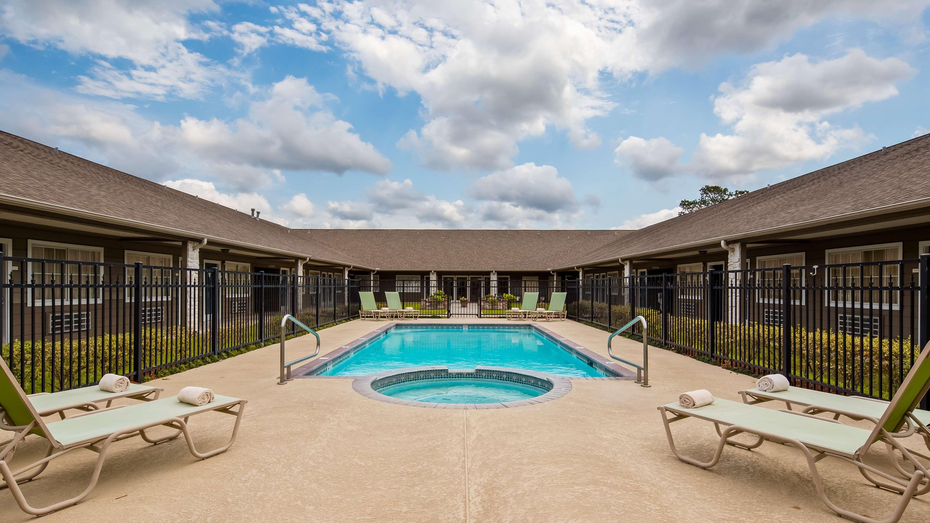 Best Western Plus Brunswick Bath Exterior photo