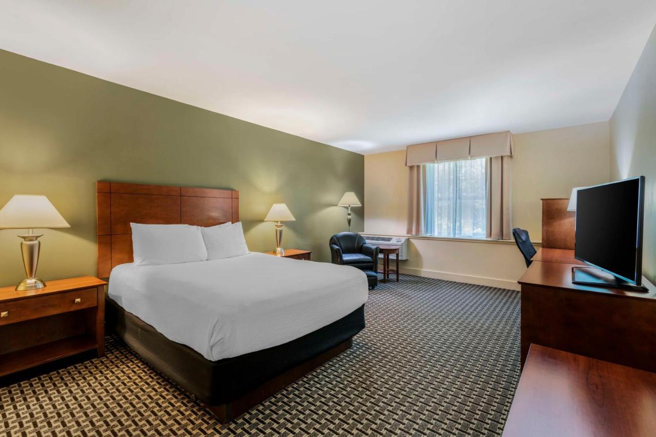 Best Western Plus Brunswick Bath Exterior photo